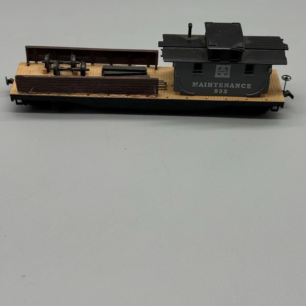 HO Scale Mantua Santa Fe Maintenance Car #932